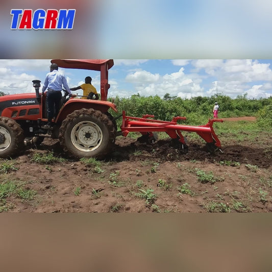 1L345 Three-bottom plow，Mate Power 180hp，Productivity 7 ha/10 h，High-efficiency heavy-duty plow for land clearing, soil loosening, and removing weeds and tree roots